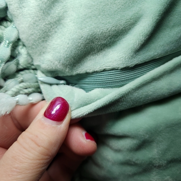 Nourison Celadon Pillow Size 18"x18"Decor style Glam Modern - Picture 4 of 6